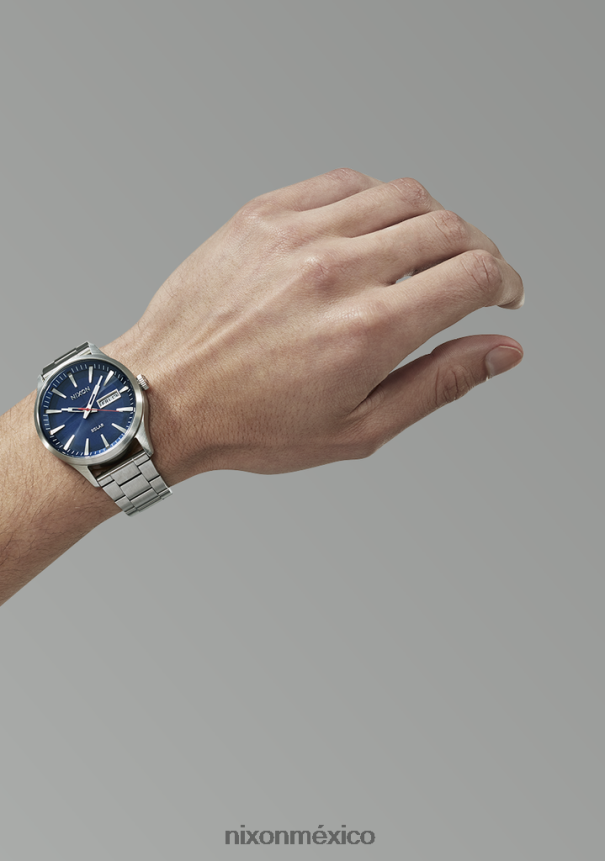 Nixon centinela solar de acero inoxidable Z2VL2N96 mirar azul marino rayos de sol/plata