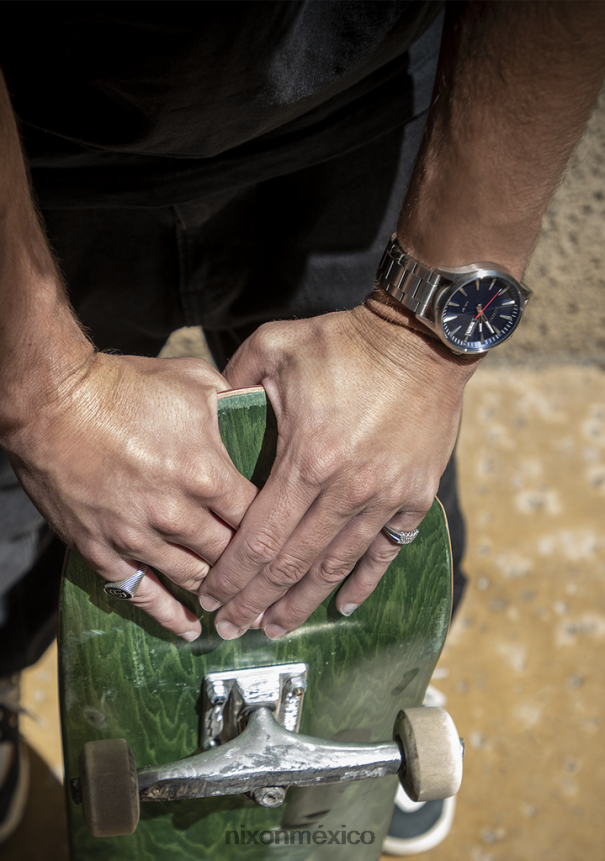 Nixon centinela solar de acero inoxidable Z2VL2N96 mirar azul marino rayos de sol/plata