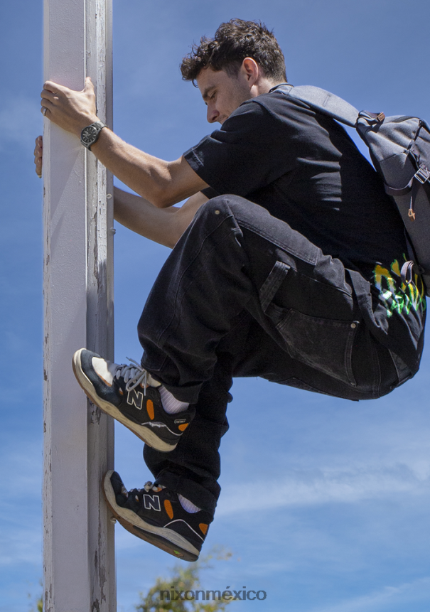 Nixon centinela solar de acero inoxidable Z2VL2N98 mirar bronce