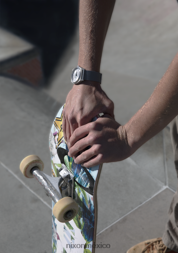 Nixon contador de tiempo independiente Z2VL2N127 mirar todo plateado